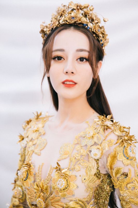 性感女神迪丽热巴长裙优雅吸晴风骚明星图片