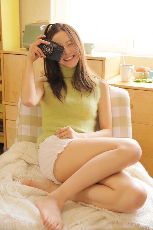 狡黠搞怪活力少女独自生活情趣诱惑性感美腿私房写真