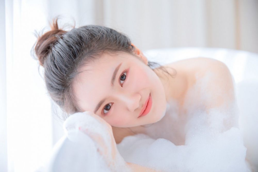 性感裸女妹妹浴缸泡泡浴大胆湿身诱惑福利摄影写真