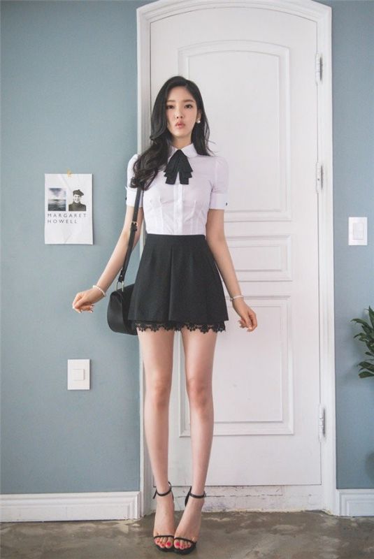 韩国爆乳甜美嫩模学生制服诱惑美腿玉足写真