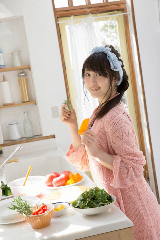 日本清纯美女松井玲奈白色短裙迷人写真