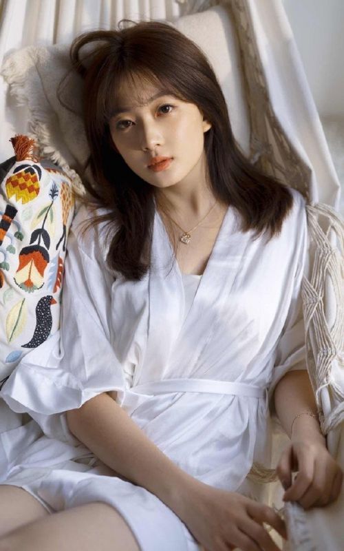 浴袍美女御姐火辣性感成熟酥胸深沟诱惑写真