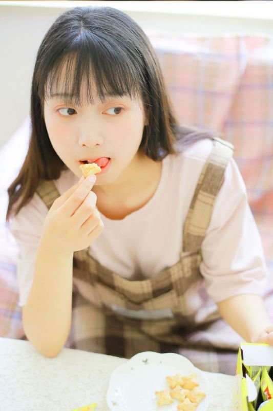 电子钢琴小能手少女活泼青涩大眼灵动清纯生活写真