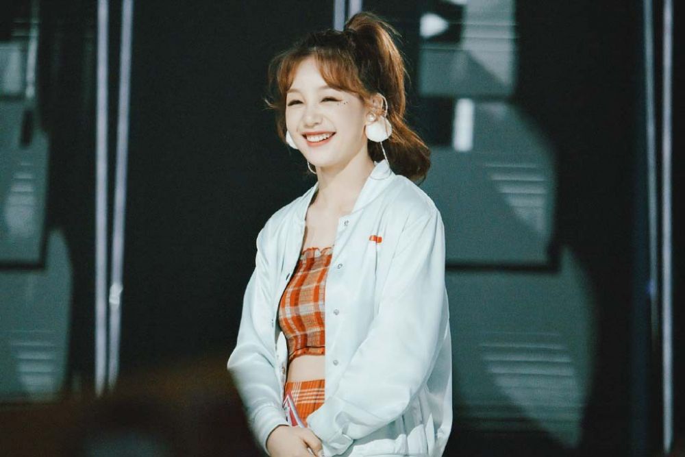 徐梦洁舞台现场短裙美腿靓丽火辣明星写真图片