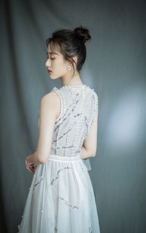 优雅淑女袁冰妍艳丽薄纱长裙唯美迷人明星图片