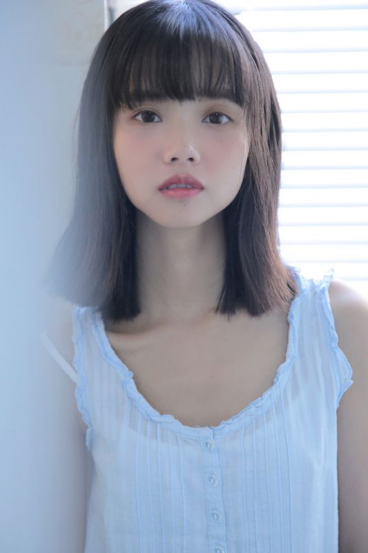 童颜少女浴室唯美养眼氧气稚嫩玉足美腿图片