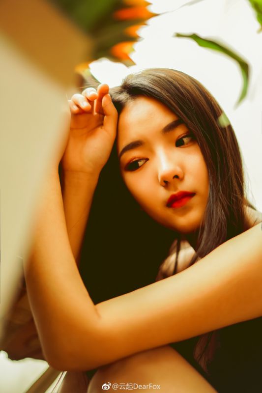 优雅知性妖娆美女吊带深v礼裙性感香艳图片