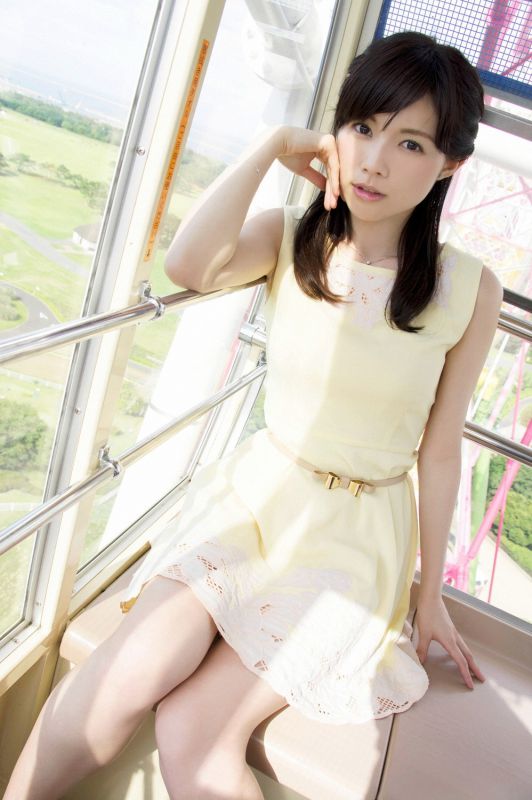 日本90后美女松川佑依子清新外拍