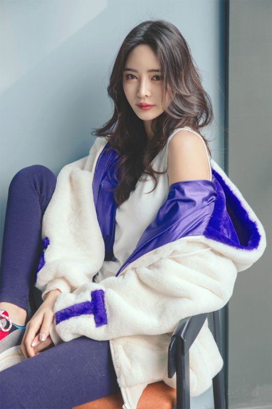韩国网红美女模特高瘦身材曲线性感惹火长腿摄影写真