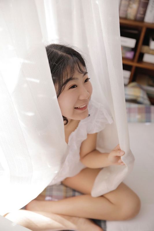 日本开苞美少女纯真甜美私房睡裙美腿白嫩可爱生活写真