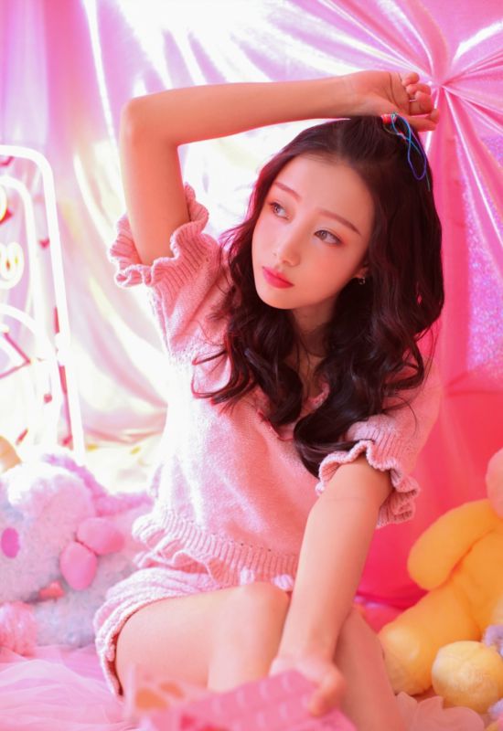 俏皮天真小女生性感粉红梦幻唯美人体艺术照