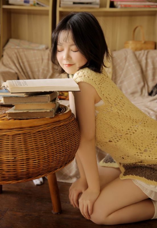 短发美女模特白嫩小清新唯美梦幻清纯尤物写真