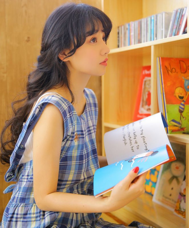 粉嫩美颜少女小清新室内忧郁面孔惹人心疼居家清纯照