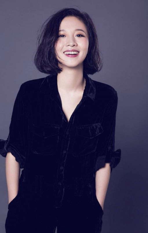 短发女神高雨儿黑色长裙时尚惹火明星美女写真