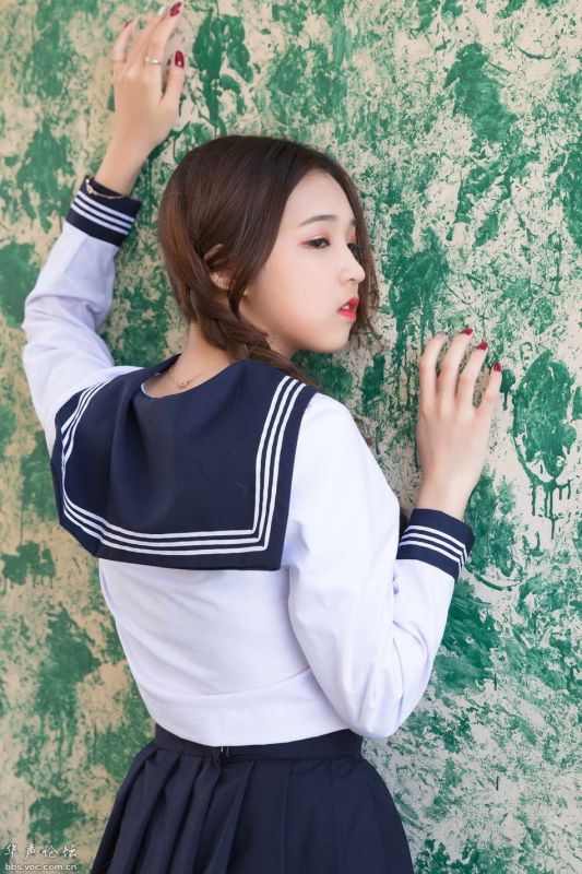 双麻花辫少女jk制服性感美腿诱惑写真图片