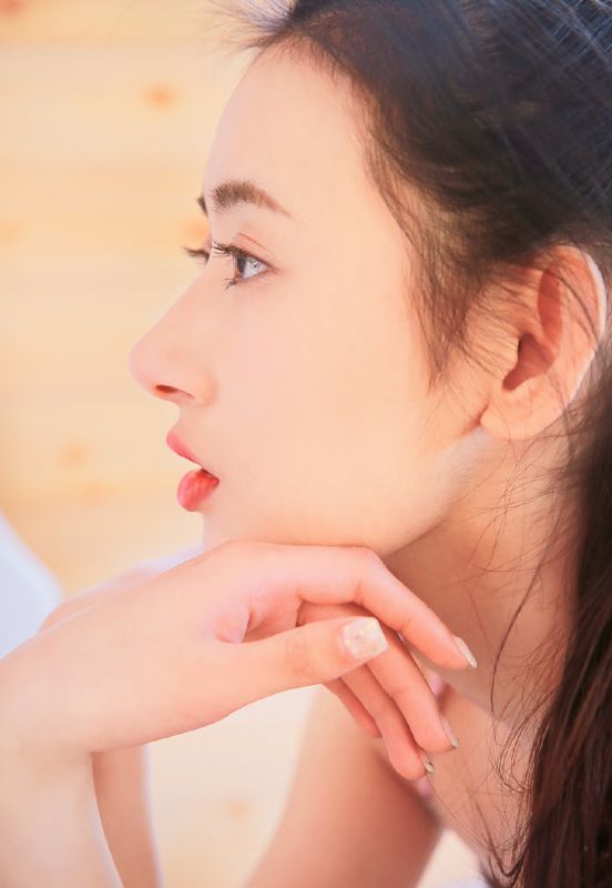 扎马尾的内衣女孩牛仔长裤性感美腿居家诱惑写真