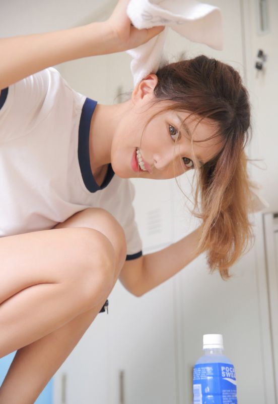 校花少女更衣室换衣福利宅男女神诱惑写真
