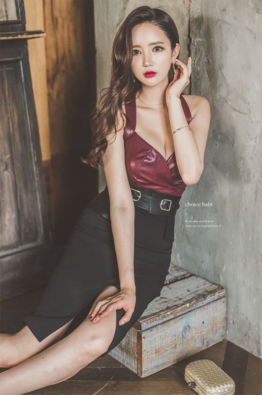 大胸深沟巨乳美女模特摇曳生姿风情诱惑写真