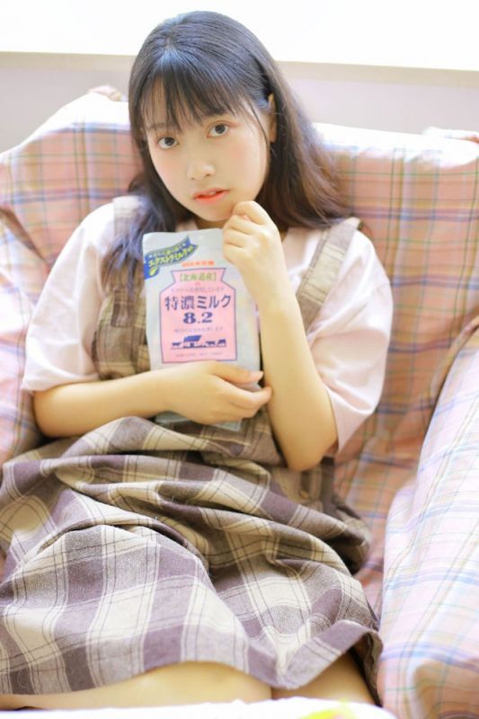 电子钢琴小能手少女活泼青涩大眼灵动清纯生活写真