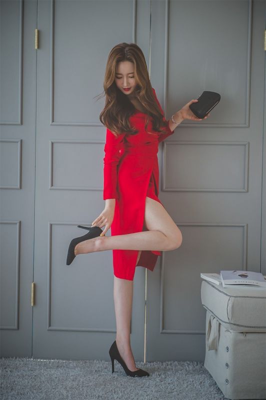 红妆惊艳美女模特黑色高跟鞋美腿气质连衣裙性感写真