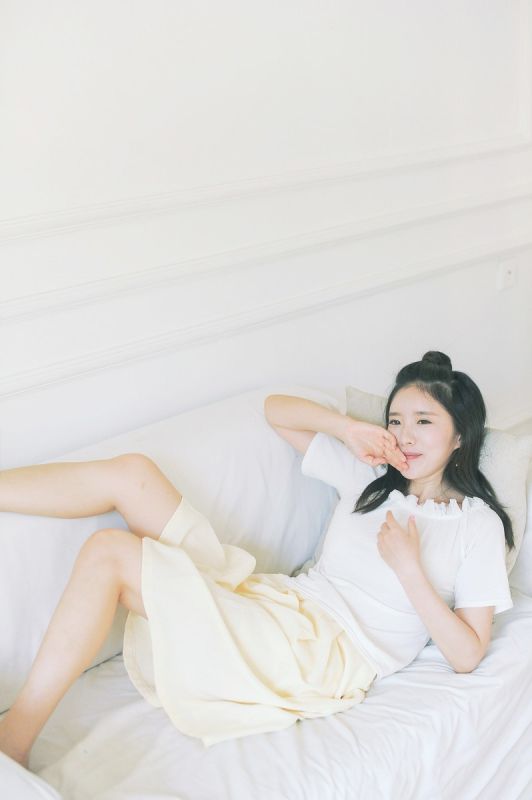 妖娆多情美女少妇白衬衣房内妩媚酥胸大奶诱惑写真