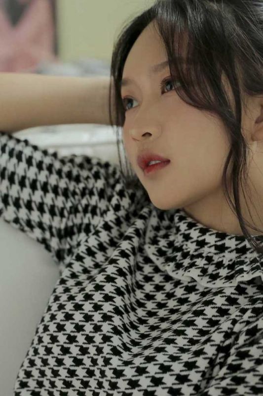 90后美女模特蜜桃小美臀蕾丝粉嫩内裤私房销魂大胆激情写真