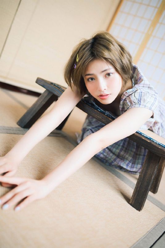 长腿美少女居家清纯淡雅气质写真
