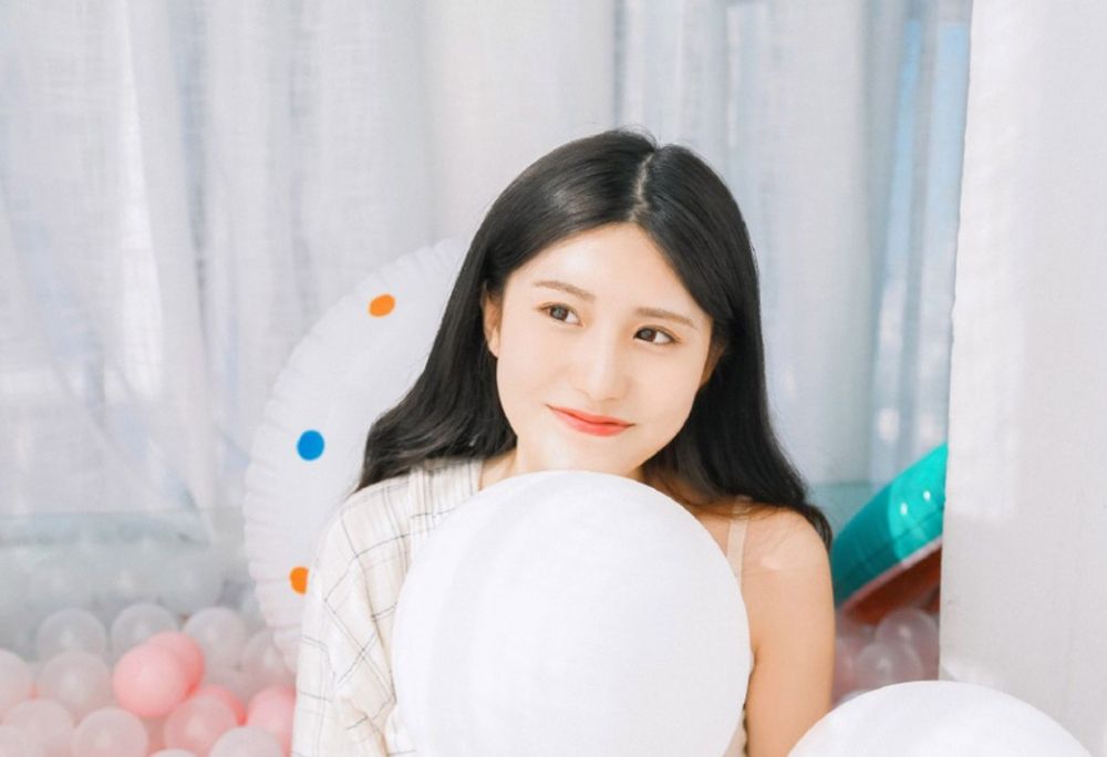 韩国清秀小女神美白雪肌私房性感火辣写真