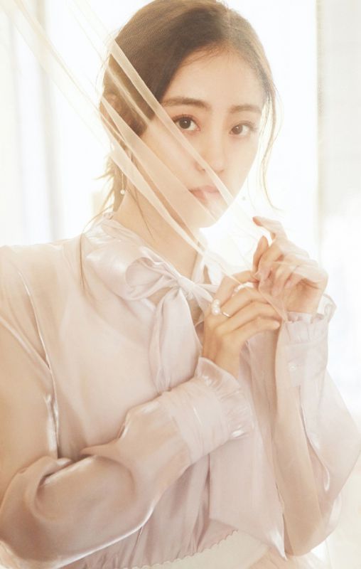 淑雅气质少女祝绪丹户外阳光个人艺术写真