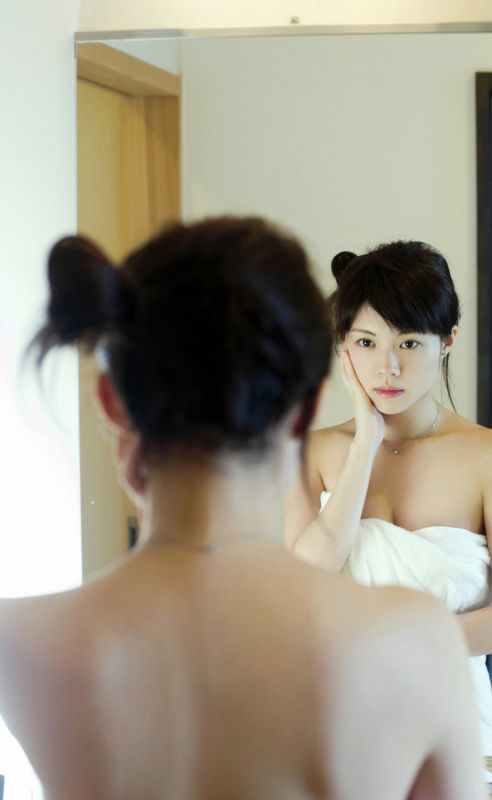 日本90后美女松川佑依子清新外拍