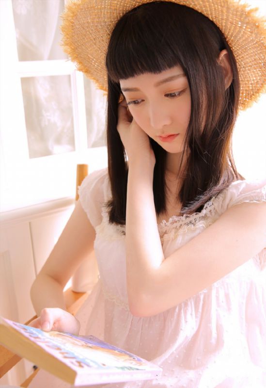 芭蕾舞萌妹子长腿美足湿身泳衣诱惑写真