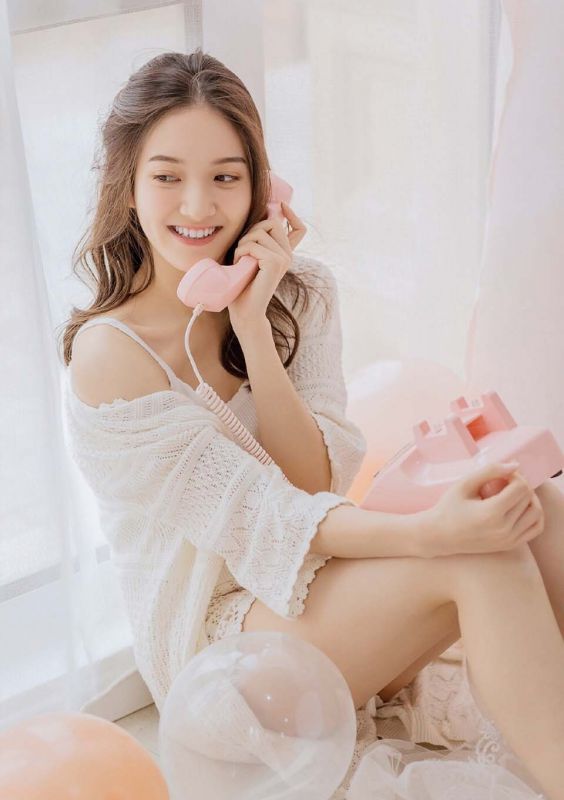 素人御姐薄纱内衣惊艳女神气质室内写真