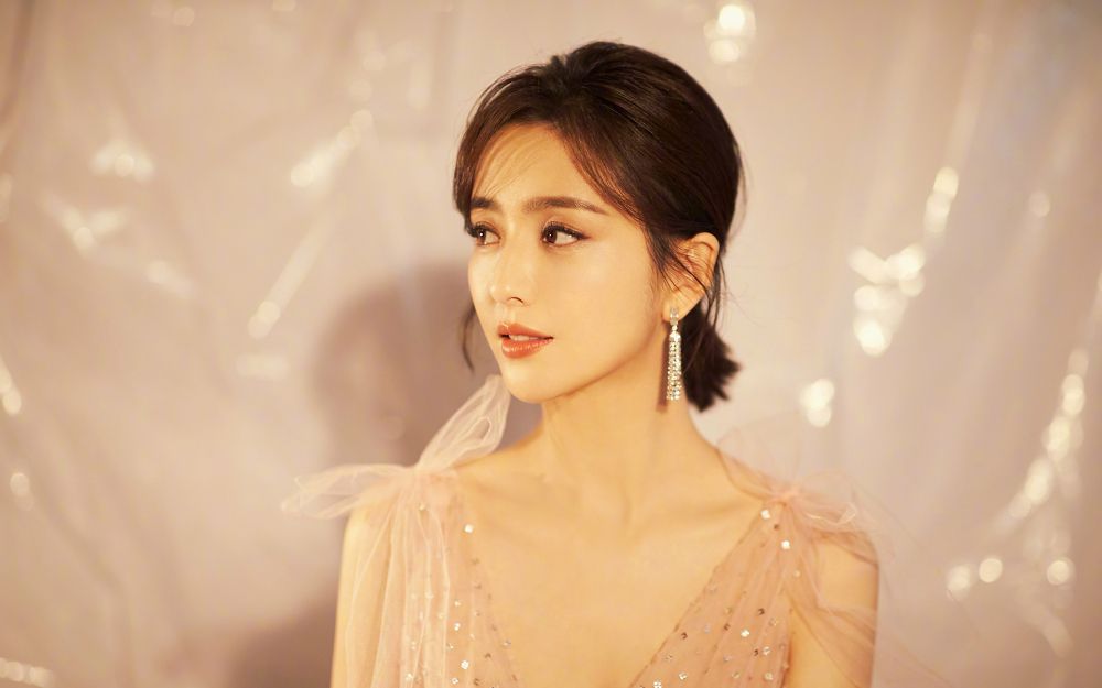 时尚美女佟丽娅极品透视装开胸蕾丝长裙火辣图片