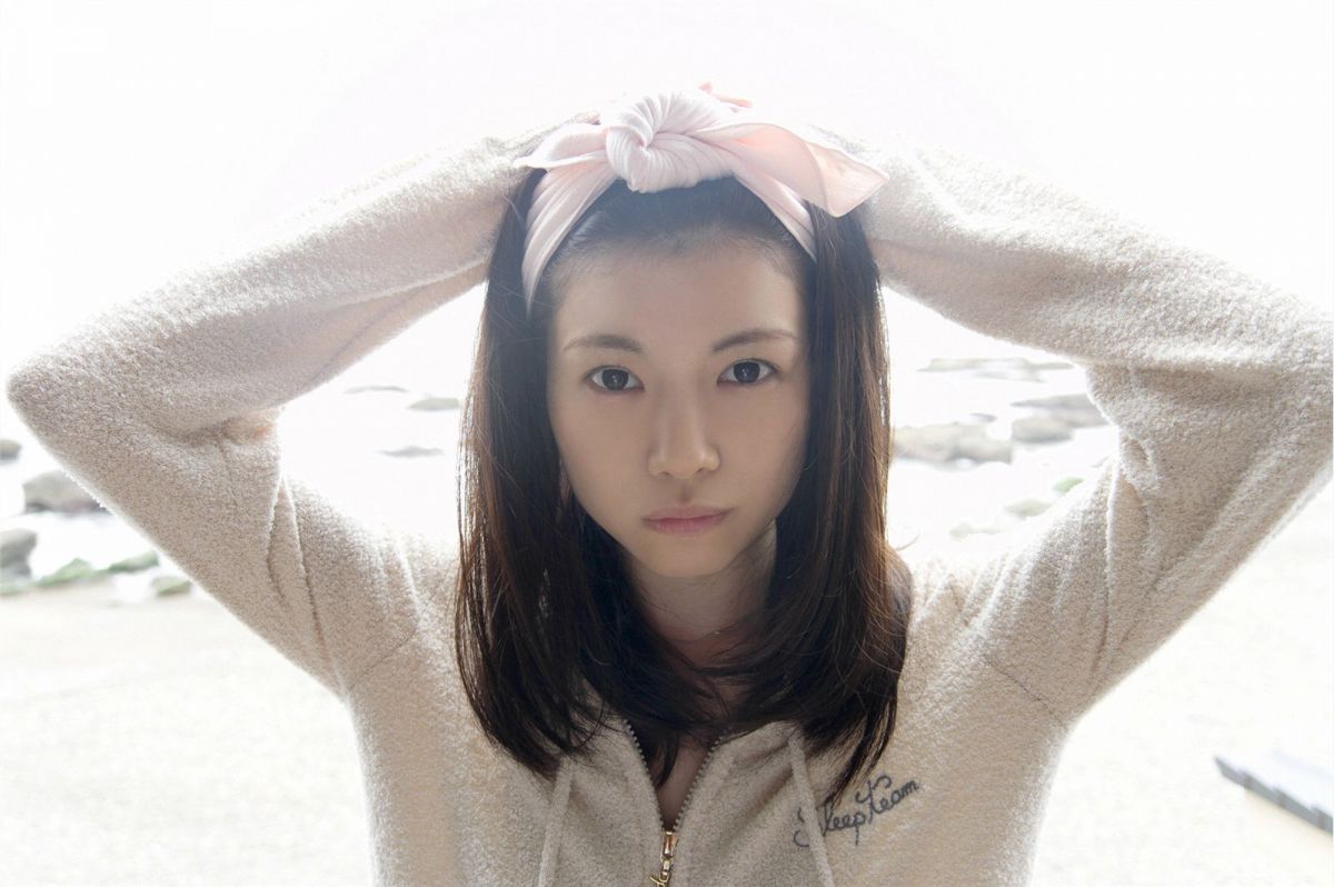 日本90后美女松川佑依子清新外拍