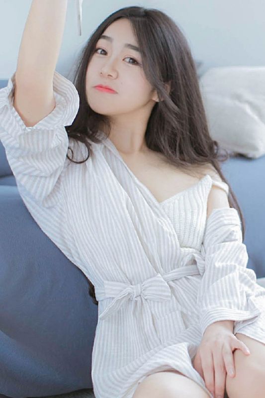 白背心气质美女白皙酥胸微露性感大胆风情美腿妖娆写真
