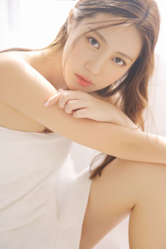 浴巾裹胸美女97学生妹极度隐私浴室湿身诱惑写真