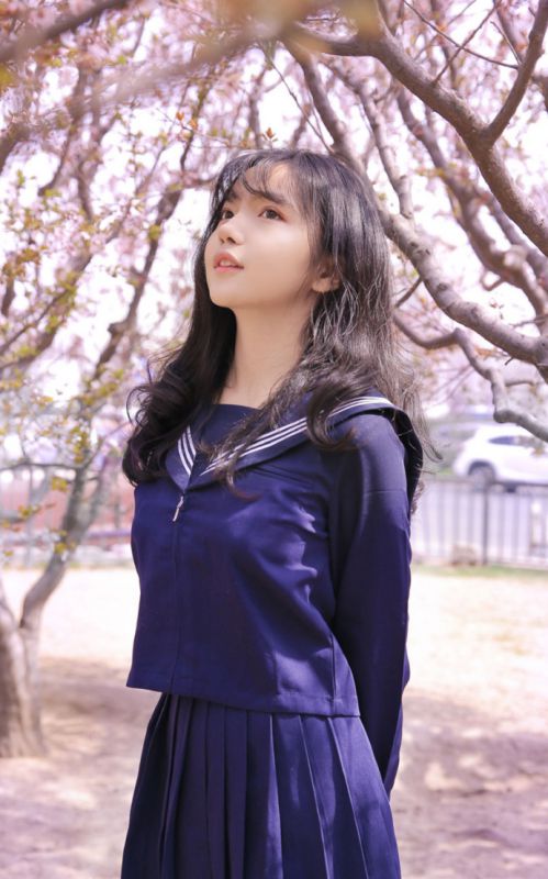 日本校园女神青涩稚嫩性感曲线极品美女图片