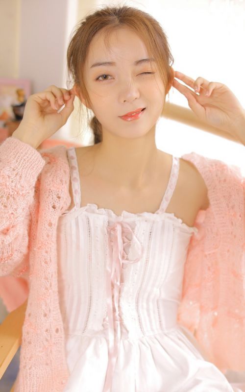 诱人性欲辣妹吊带淑女裙香肩锁骨美乳诱惑美女图片
