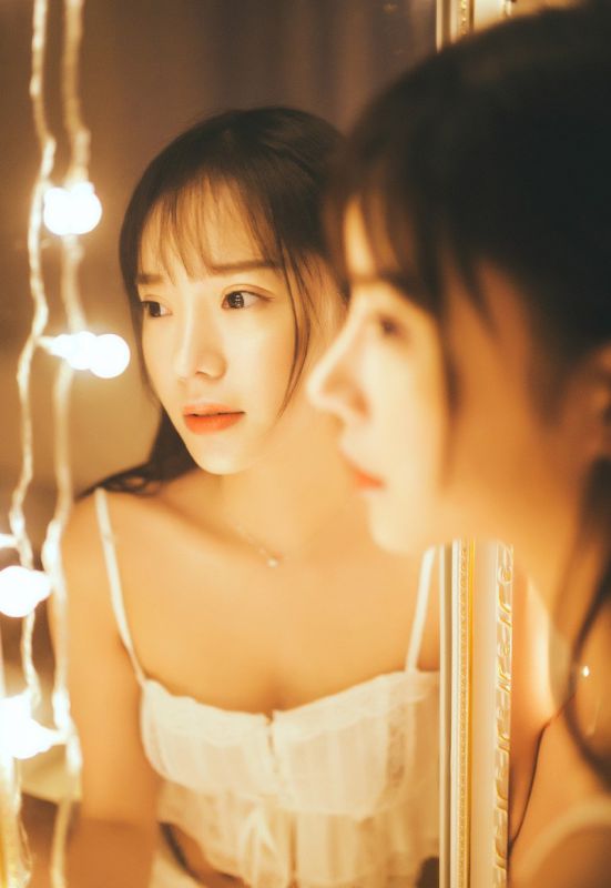 国模酥胸吊带内衣好紧的小嫩木耳双人拍炮人体图片