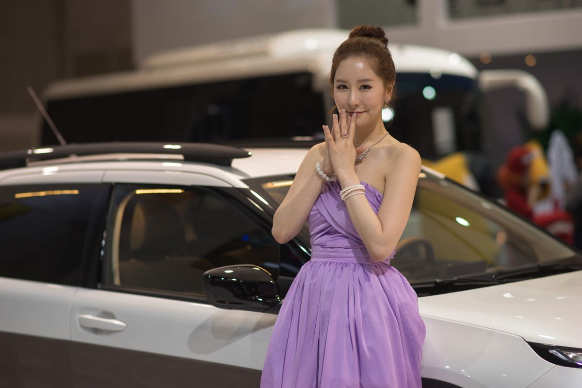 韩国甜美女孩Kim Ye Ha迷人短裙外拍