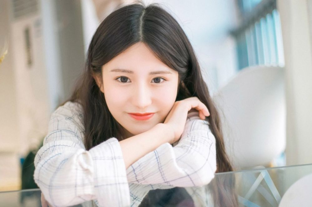 韩国清秀小女神美白雪肌私房性感火辣写真