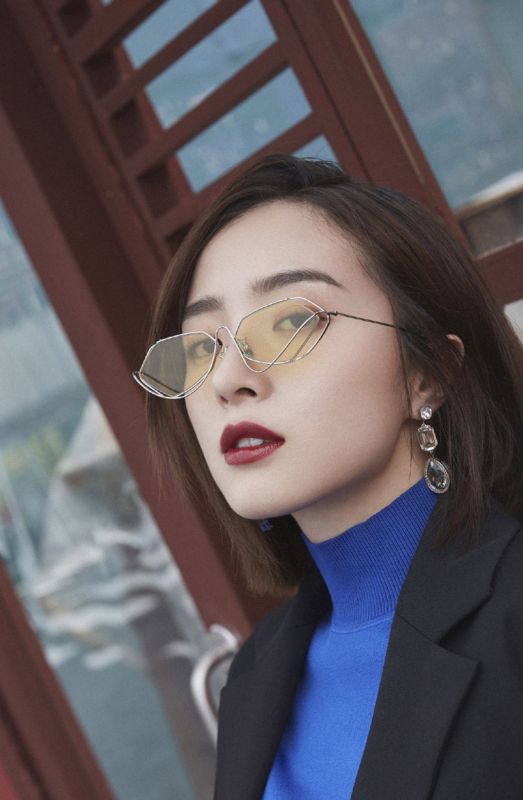 冷艳腹黑冰美人胡冰卿惹火长腿香艳抚媚图片