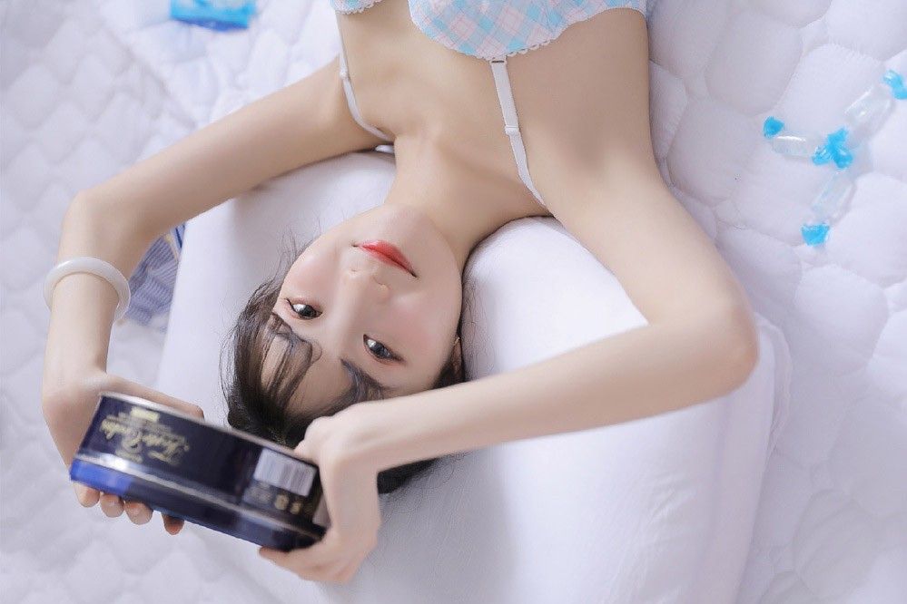 清纯美女模特氧气私房丰腴酥胸养眼内衣写真