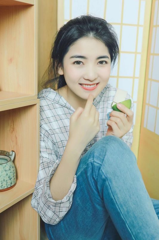 牛仔背带裤青春少女格子衬衫居家长腿性感写真