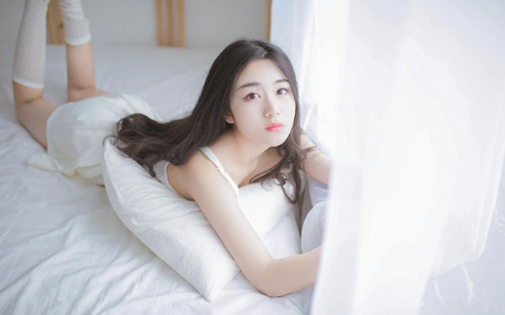 白背心气质美女白皙酥胸微露性感大胆风情美腿妖娆写真