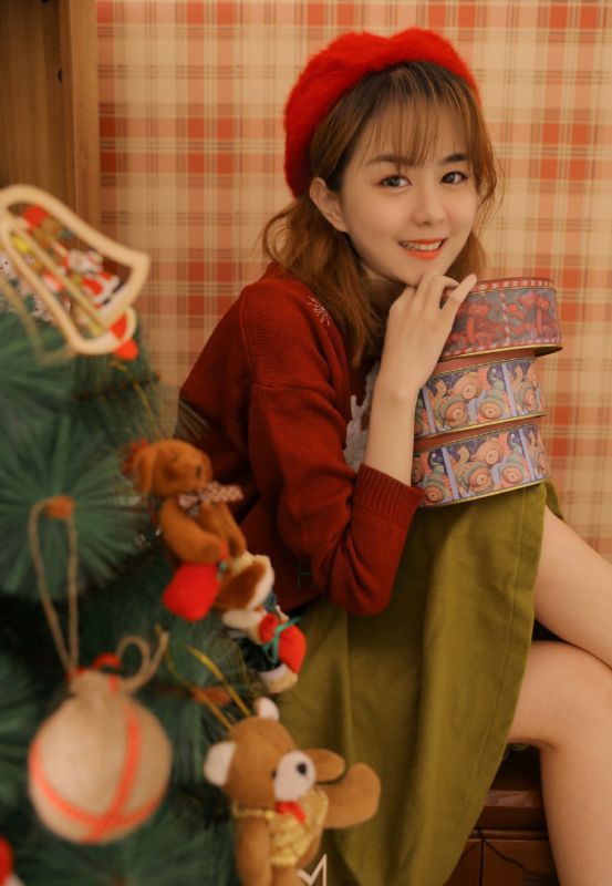 00后童颜萝莉室内清纯可爱人像摄影写真