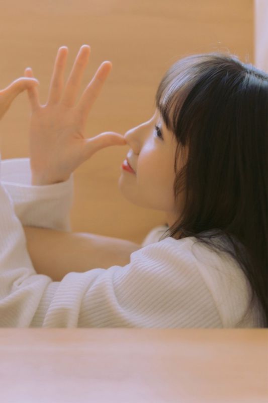 90后少女真空无内惹火惊艳甜美女孩写真