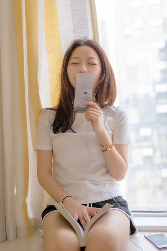 成熟美女嫩模翘臀美腿性感妖娆居家高清写真