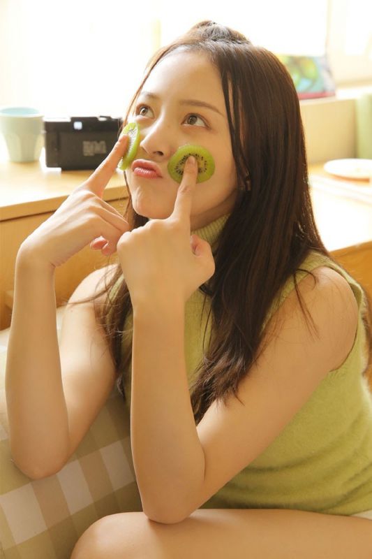 狡黠搞怪活力少女独自生活情趣诱惑性感美腿私房写真