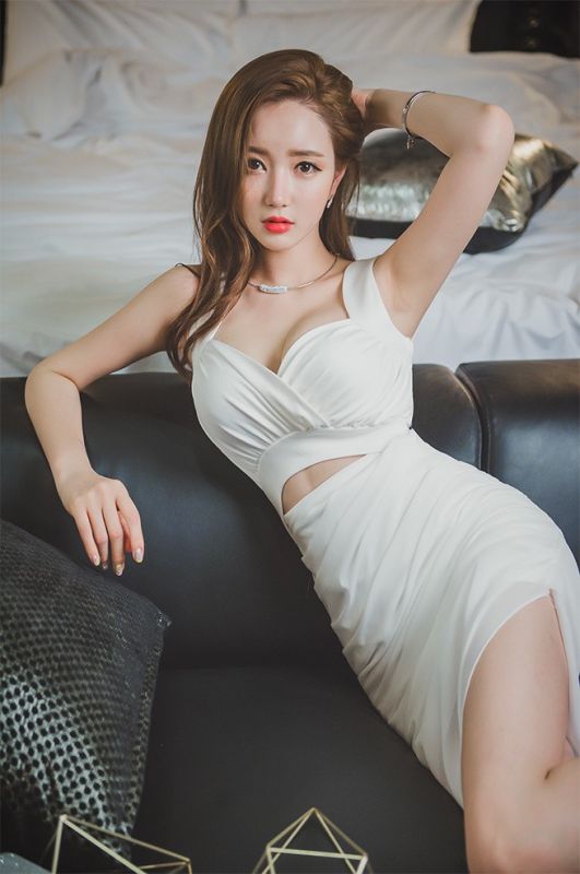 韩国深V爆乳美女模特浑圆大奶子性感气质摄影艺术写真